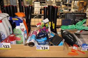 124 · TRAY OF ASSORTED ITEMS INCLUDING 6 X INFINITY X1 7000 TORCHES, GAS LIGHTERS, CIGAR CUTTER, COMPANION BUTANE GAS CARTRIDGE AND SUNDRY ITEMS