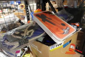 108 · 1 X BOX OF ASSORTED TOYS AND OUTDOOR ITEMS, INCLUDES: BLAST BLASTERS WATER GUN, WRAP AROUND SWING WITH ROPE, ASSORTED WATER GUNS, VARIOUS OTHERS