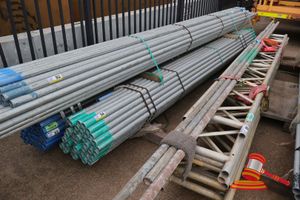 94 · APPROX 40 X GALVANISED STEEL SCAFFOLD TUBES, APPROX 4.2M (USED, SOME MARKS / PAINT RESIDUE) APPROX 10 @ APPROX 3.6m