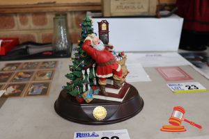 22 · 1 X COCA-COLA SANTA MUSICAL FIGURINE, THE COCA-COLA SANTA, CHRISTMAS TREE AND GRANDFATHER CLOCK SCENE, MOUNTED ON WOODEN BASE (SOME MARKS)