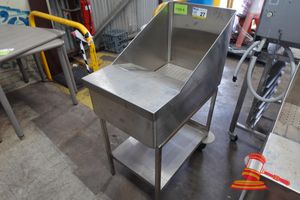 27 · STAINLESS STEEL PORTABLE CHIP DUMP STATION. APPROX 470 X 800 X H1200MM