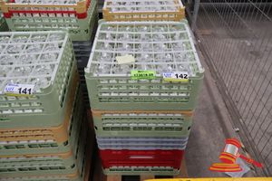 APPROX 100 X BEER GLASS, STEMMED, COMMERCIAL GRADE, IN 4 X DISHWASHER CRATES