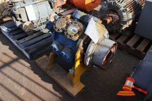 104 · RUSTON HYDRAULIC PUMP ASSEMBLY DUAL PORT (USED CONDITION WITH SURFACE RUST AND WEAR)