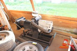 171 · HYDROVANE 2000 OIL 43 AIR COMPRESSOR ON SKID FRAME