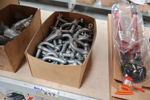 217 · BOX OF GALVANISED D-SHACKLES