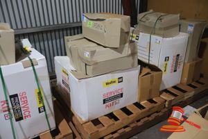4 X Donaldson P115070, Air Filters, 1 X Cat Service Kit Which Includes, Fuel Filters, Coolant Filters And Other Various Parts, All For Machine Pi-Md6420-2000hr, On A Pallet (S44#7201571, Dr#1589)
