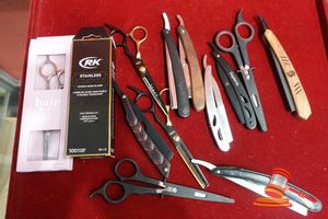 APPROX 12 X HAIRDRESSING SCISSORS, RAZORS AND ACCESSORIES VARIOUS STYLES ( SOME MARKS)