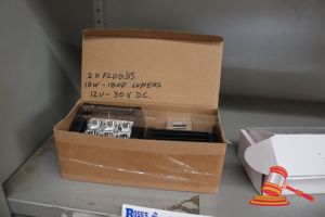 229 · 2x FLOOD LIGHTS, 12-30V, UNTESTED
