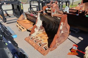 39 · 1 X MTS GP EXCAVATOR BUCKET, HEAVY DUTY, WITH TEETH AND PIN ASSEMBLY (USED, RUST, WEAR TO TEETH AND SURFACES)