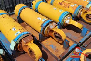 57 · 1 X KOMATSU 930E-5 OEM HOIST CYLINDERS, MATERIAL #: EM8376RM