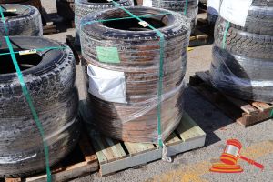 27 · 4 X KUMHO TRUCK TYRES, 205/75R17.5 ( WRAPPED)