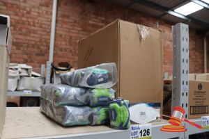 126 · BUNDLE WITH KOMATSU GLOVES, SIZE: 3XL AND 1x BOX OF 3M MASKS