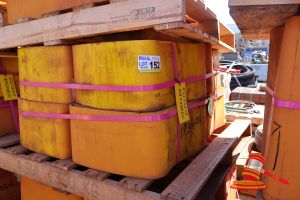 152 · 24 X LINER 400X400X250 SQR TOPDECK BEAM, L 120 X W 120 X H 70 (CM) YELLOW POLYURETHANE, STACKED ON PALLET (SOME MARKS), (B2572517)