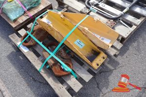38 · 2 X KOMATSU D115 GUARDS, P/N:17A-71-12442 N, 2 X KOMATSU CHAIN LOCKS P/N: UNKNOWN , ON A PALLET