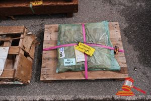 1 X SKID WITH DUST COVER SUPPRESSION TS BOOM TIP, B1785021, (POSS UNUSED, WRAPPED) (B1785021)