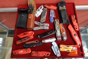 34 · 20 X ASSORTED MULTIPURPOSE TOOLS