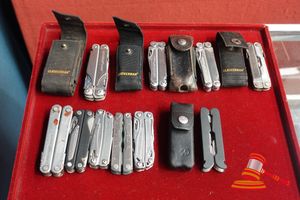 30 · 10 X ASSORTED LEATHERMAN MULTI PURPOSE TOOLS