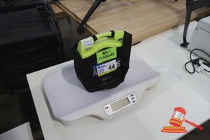 1 X ZOLL AED PLUS DEFIBRILLATOR, BIOMEDICAL SERVICES, UNTESTED 1 X ADE BABY SCALE, MODEL: M112600U, SN:52471-0001758, UNTESTED