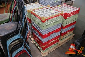 11 · 4 X DISHWASHER RACK WITH APPROX 100 X WINE GLASSES, (USED)