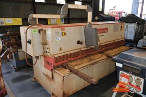 32 · 1 X HAFCO GUILLOTINE, MODEL: HG-2504, SN:1305220, MFG DATE: 2013, METALMASTER BRANDED (SOME DUST / MARKS)UNTESTED WITH SEPARATE PALLET OF GATES : (B5063162) (PO 81957360/10, PLANT# 1000)