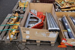 1 X Ess Engineering Hdrbc Return Belt Cleaner, Poss Incomplete, Some Marks, In A Crate